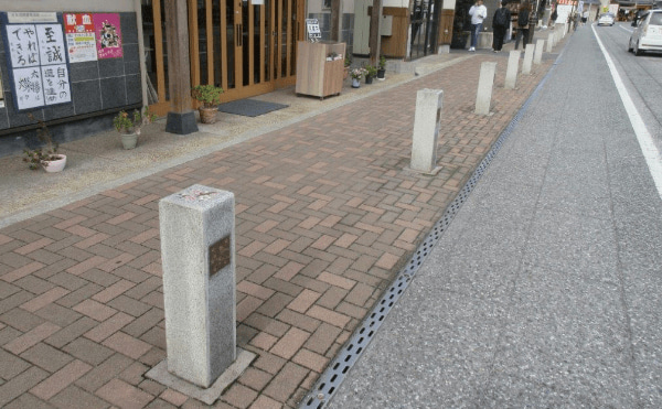 成田山参道車止め